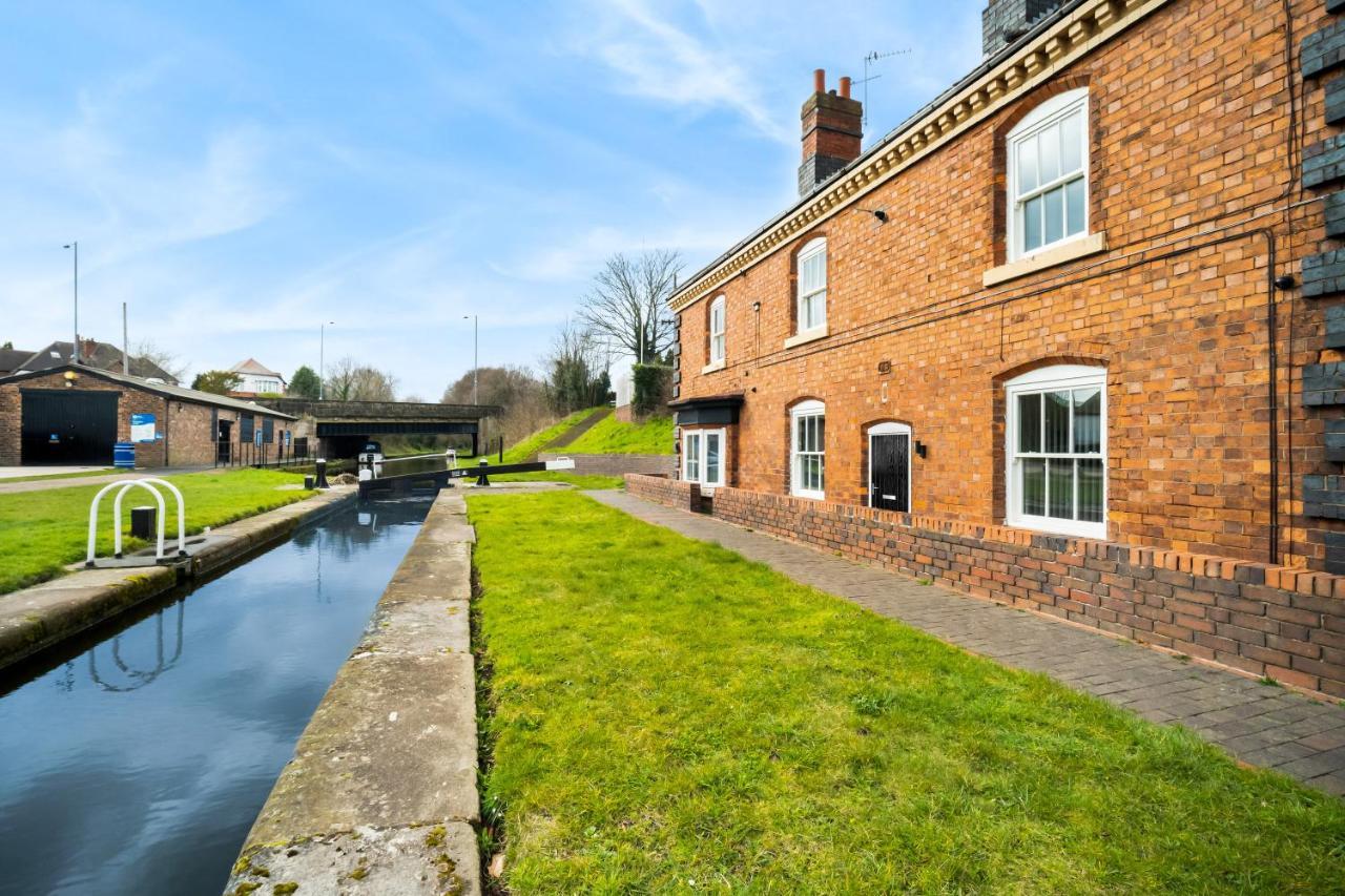 Beautiful Waterside Apartment - Parking - Perry Barr - Top Rated Birmingham Bagian luar foto