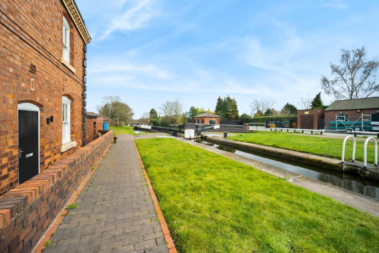 Beautiful Waterside Apartment - Parking - Perry Barr - Top Rated Birmingham Bagian luar foto